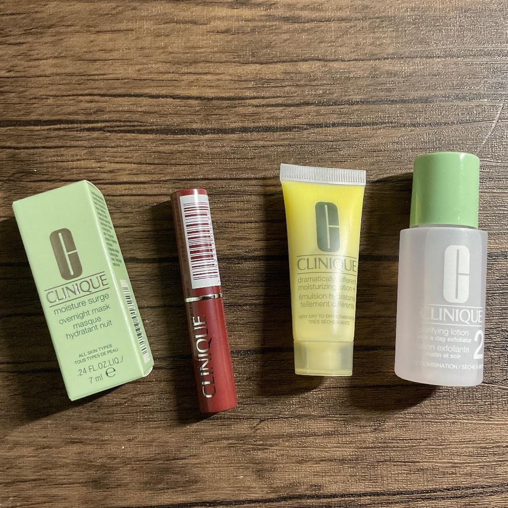 [NWT] Clinique deluxe sample set — 4 pieces